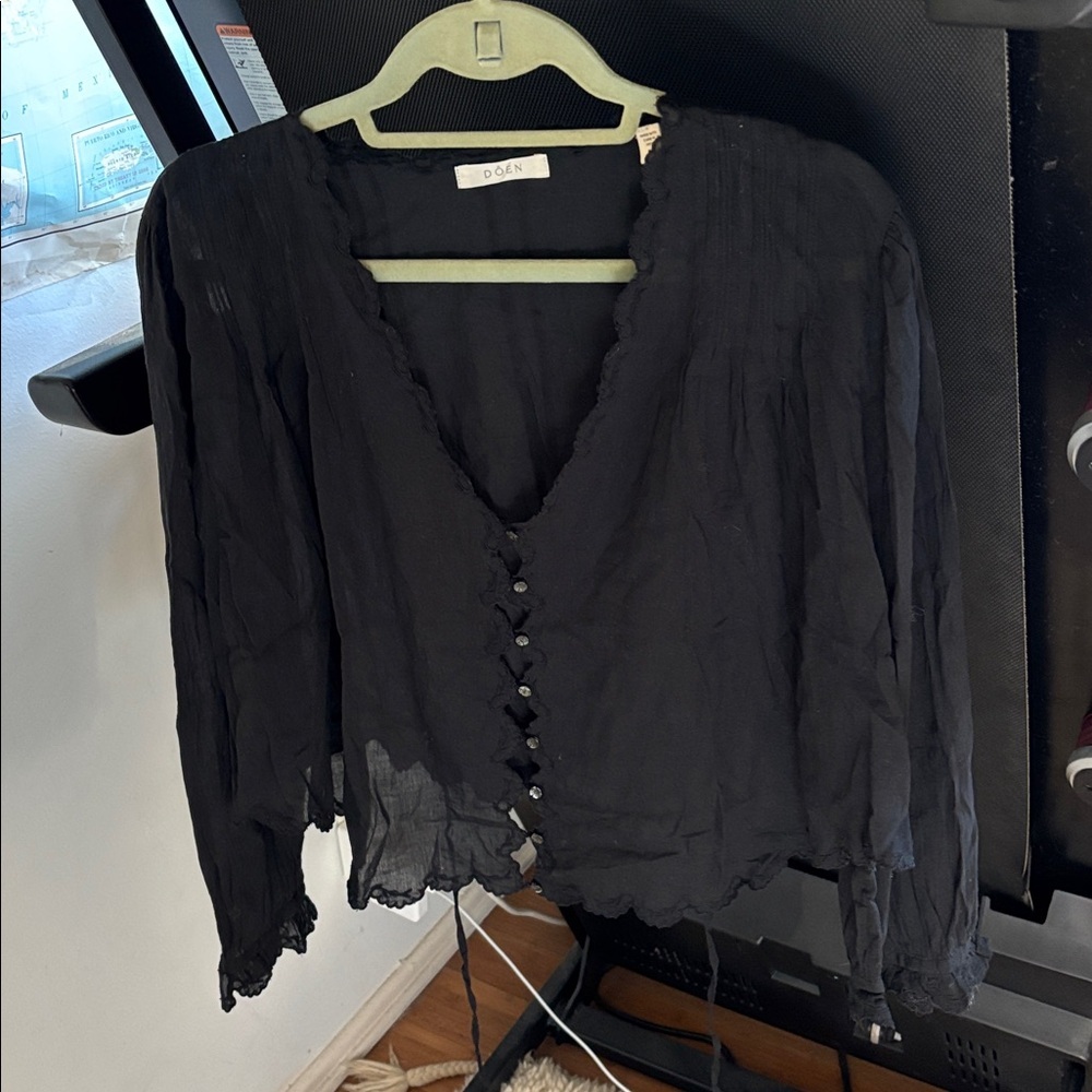 Doen Black Sheer Scalloped Button-Front Blouse - Picture 5 of 16